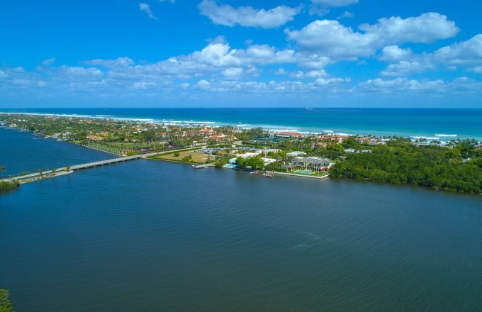 Palm Beach được mệnh danh là Billionaires beach, với ít nhất 58 tỷ phú USD sở hữu BĐS tại đây. Ảnh: iStock