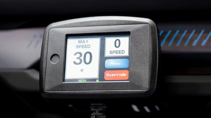 Thiết bị giới hạn tốc độ gắn trên xe của Lifesafer. Ảnh: Lifesafer