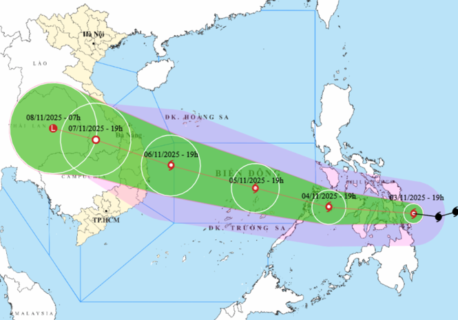 Dự báo hướng đi và vùng ảnh hưởng của bão Kalmaegi, tối 3/11. Ảnh: NCHMF
