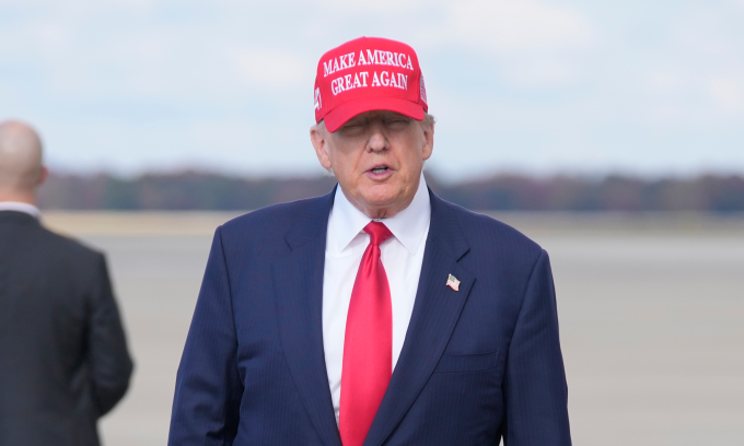 Tổng thống Mỹ Donald Trump tại căn cứ liên hợp Andrews hôm 30/10. Ảnh: AP