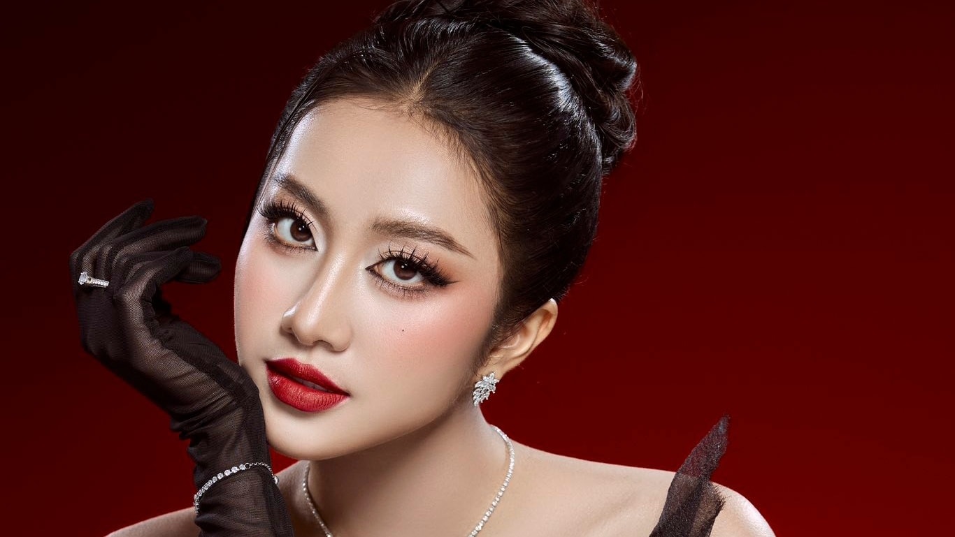 Hậu trường chụp bộ ảnh mừng sinh nhật của Hà Trúc Linh