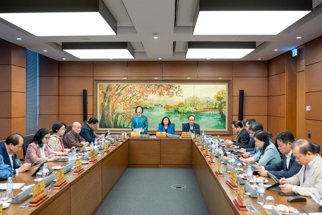 Đề xuất giám đốc công ty bảo hiểm chỉ cần bằng đại học có môn học về bảo hiểm, ĐBQH nói gì? - Ảnh 2.