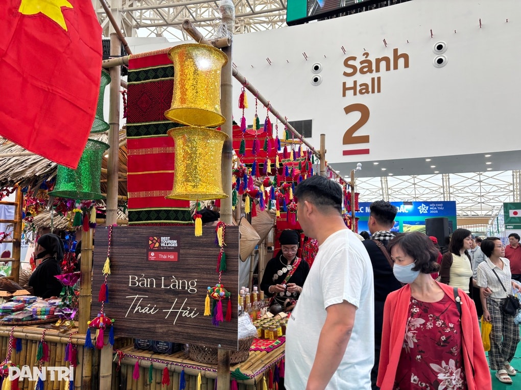 Xếp hàng trải nghiệm ẩm thực ở gian hàng Làng du lịch tốt nhất thế giới - 4 Xếp hàng trải nghiệm ẩm thực ở gian hàng Làng du lịch tốt nhất thế giới - 4