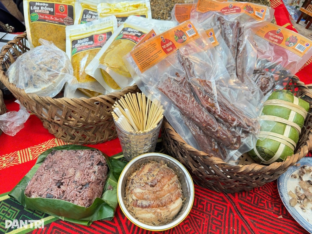 Xếp hàng trải nghiệm ẩm thực ở gian hàng Làng du lịch tốt nhất thế giới - 2 Xếp hàng trải nghiệm ẩm thực ở gian hàng Làng du lịch tốt nhất thế giới - 2