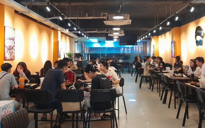 Không gian quán ở Chicken Bros. Ảnh: Chicken Bros