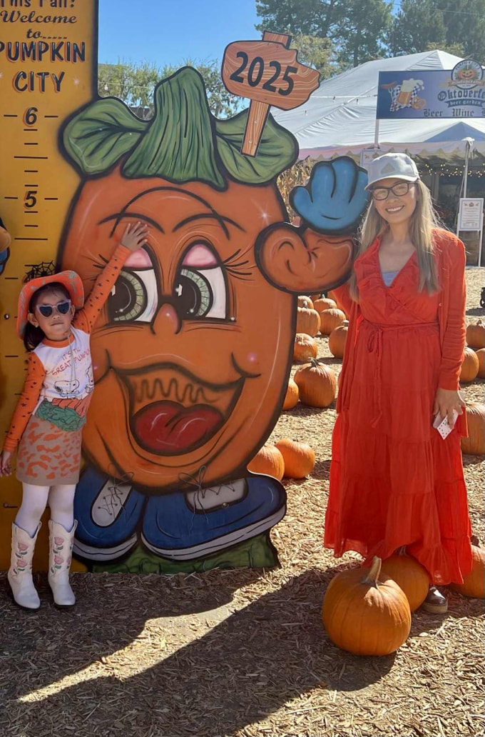 Hoa hậu Bình Phương và con gái đón Halloween 2025. Ảnh: Nhân vật cung cấp