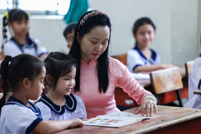 Cô giáo và học sinh đều cần có sức khỏe tốt để đảm bảo việc học tập không bị gián đoạn. Ảnh minh họa: Quỳnh Trần