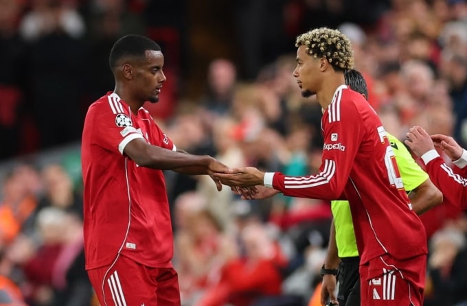 Hugo Ekitike vào thay Alexander Isak trong trận Liverpool thắng Atletico 3-2 ở lượt đầu Champions League trên sân Anfield, Liverpool, Anh ngày 17/9/2025. Ảnh: Reuters