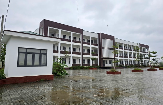 Trường THCS Nghi Ân cơ sở 2 hoàn thành hơn một năm nay nhưng chưa thể bàn giao. Ảnh: Đức Hùng