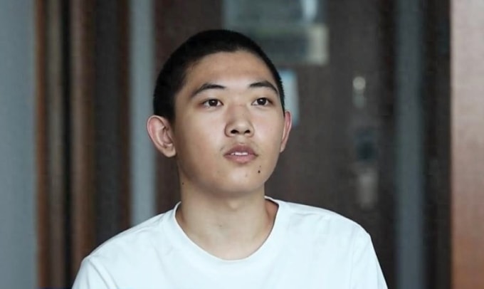 Hồ Nhất Khiếu chia sẻ câu chuyện bị lừa bán sang Myanmar. Ảnh: CCTV