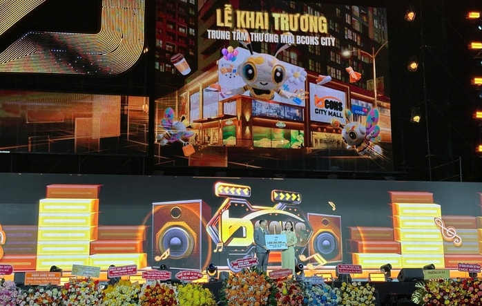 Lãnh đạo TP HCM Tham dự lễ khánh thành Bcons City Mall tại Bình Dương - Ảnh 4. Lãnh đạo TP HCM Tham dự lễ khánh thành Bcons City Mall tại Bình Dương - Ảnh 4.