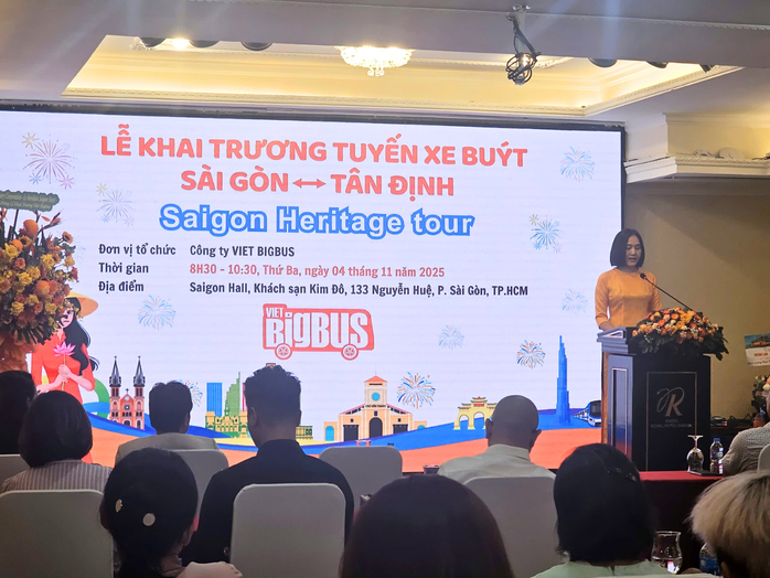 Khai trương tuyến xe buýt 2 tầng thoáng nóc miễn phí cho người dân TP HCM - Ảnh 1. Khai trương tuyến xe buýt 2 tầng thoáng nóc miễn phí cho người dân TP HCM - Ảnh 1.