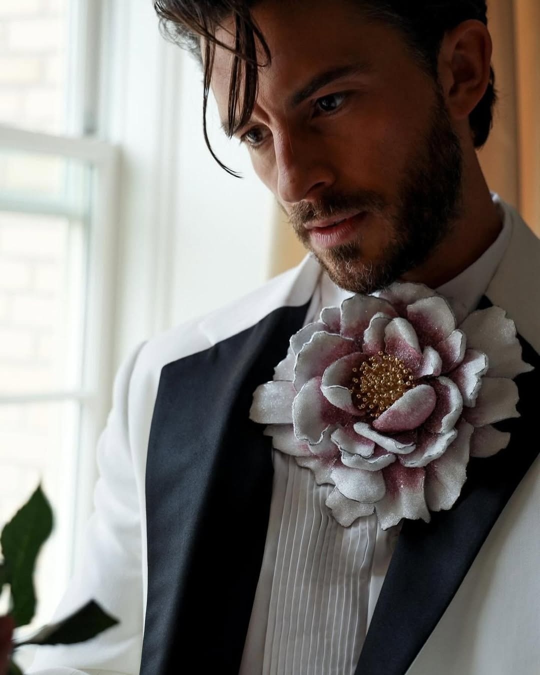 Jonathan bailey anh 9