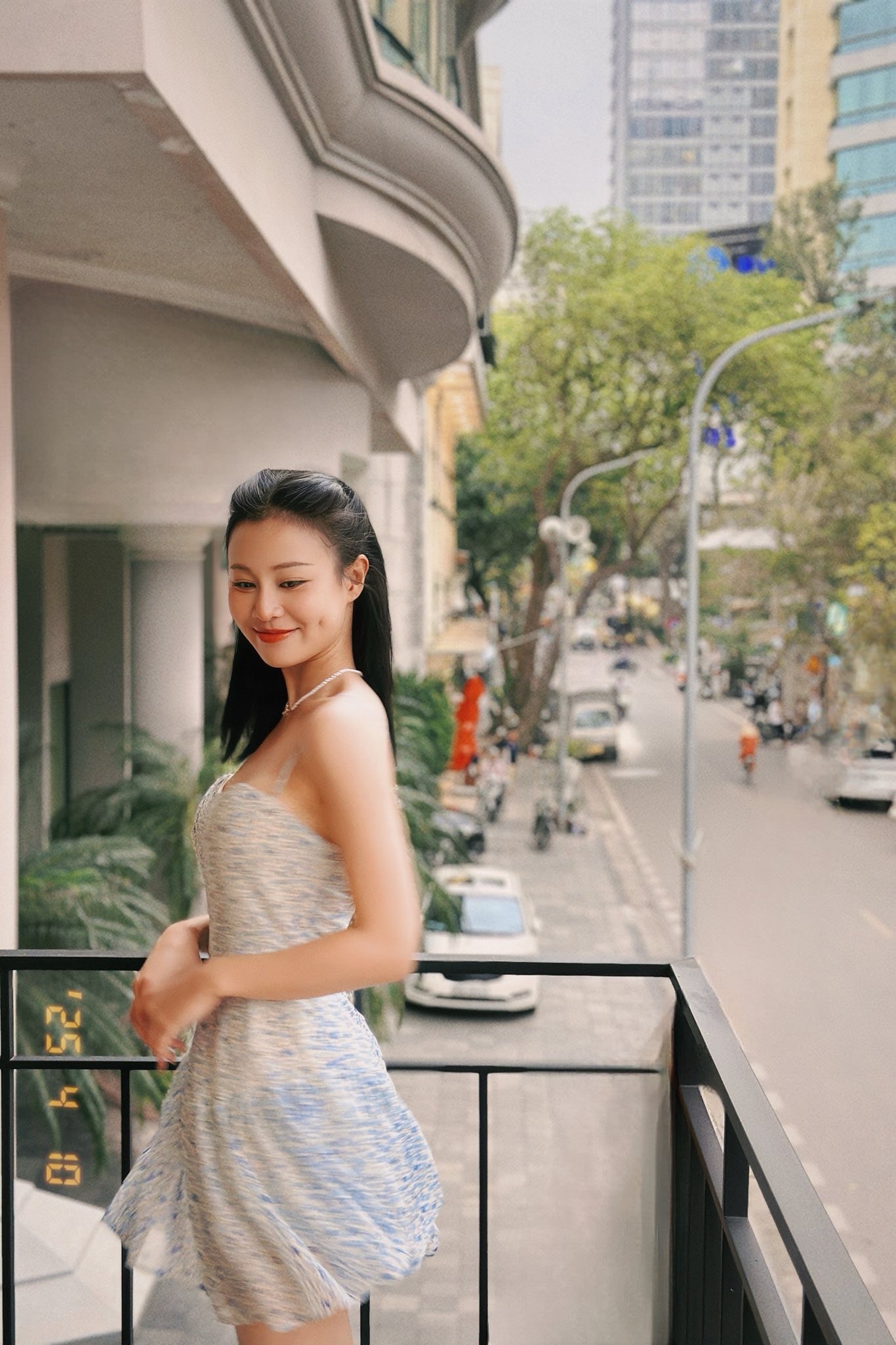 Tú - nữ giám đốc mạnh mẽ trong 'Cách em 1 milimet' đời thực có sắc vóc ra sao?- Ảnh 7.