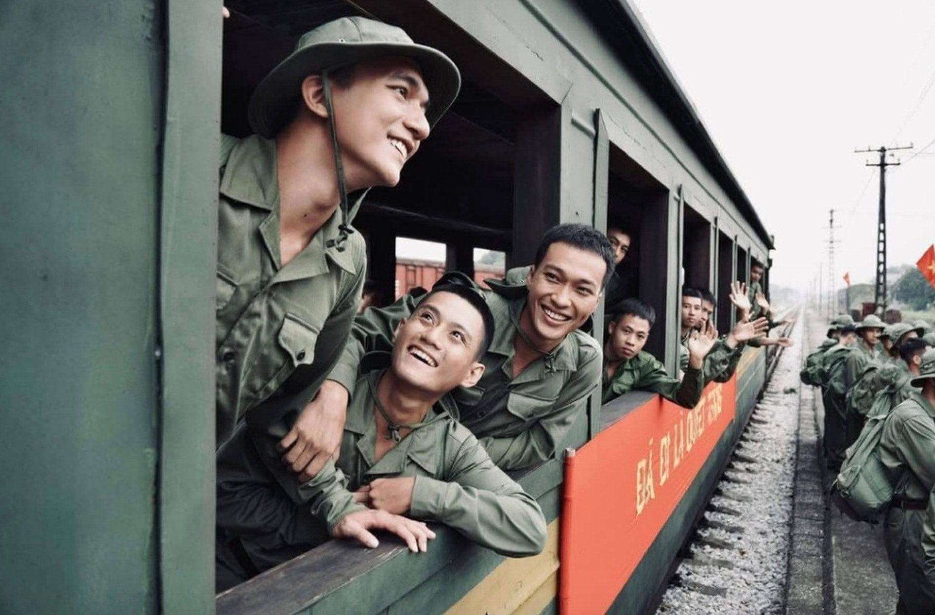 'Mưa đỏ' đối đầu 'Địa đạo' trên đường đua đến Bông sen vàng tại LHP Việt Nam