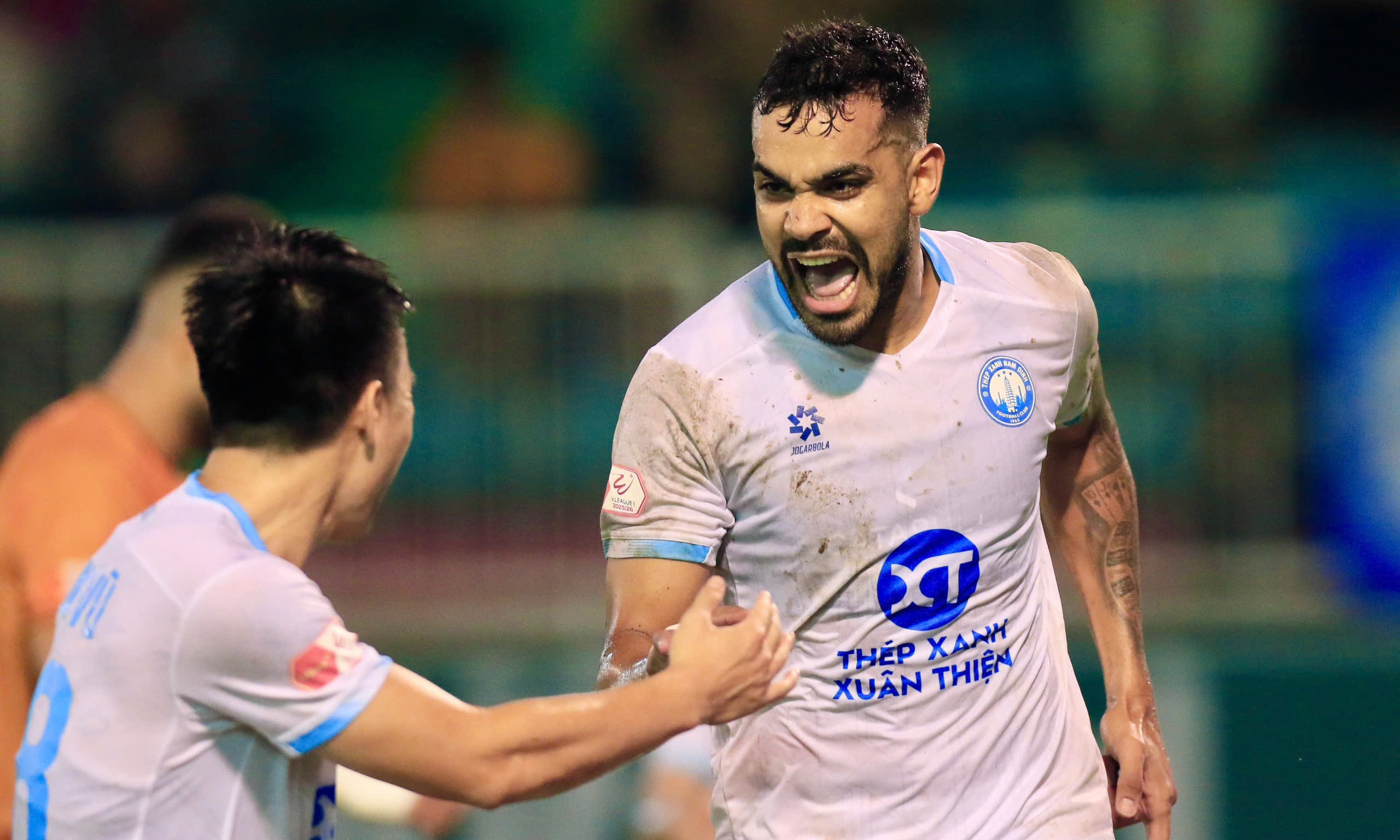 CLB Nam Định đấu với Gamba Osaka ở AFC Champions League Two.