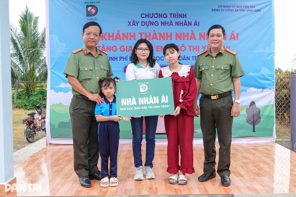 Khánh thành nhà Nhân ái do bạn đọc tặng 2 chị em mồ côi ở Vĩnh Long - 1 Khánh thành nhà Nhân ái do bạn đọc tặng 2 chị em mồ côi ở Vĩnh Long - 1