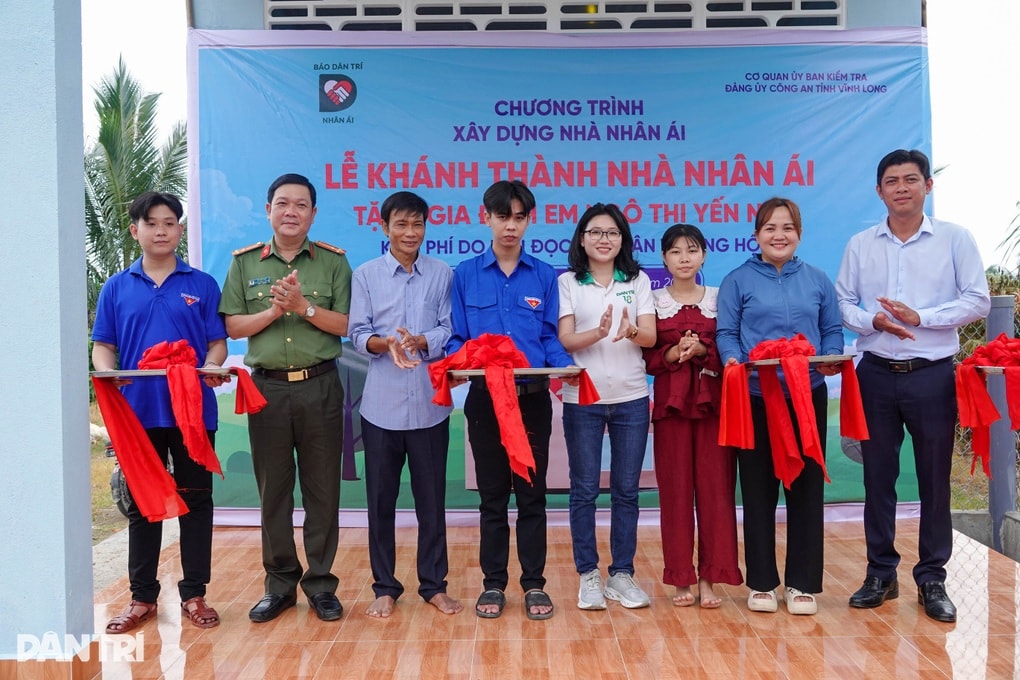 Khánh thành nhà Nhân ái do bạn đọc tặng 2 chị em mồ côi ở Vĩnh Long - 2 Khánh thành nhà Nhân ái do bạn đọc tặng 2 chị em mồ côi ở Vĩnh Long - 2