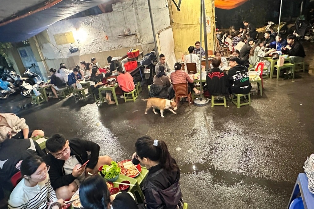 Quán nướng ở Hà Nội có chú chó xấu lạ, chủ lo vỡ trận vì đông khách - 3 Quán nướng ở Hà Nội có chú chó xấu lạ, chủ lo vỡ trận vì đông khách - 3