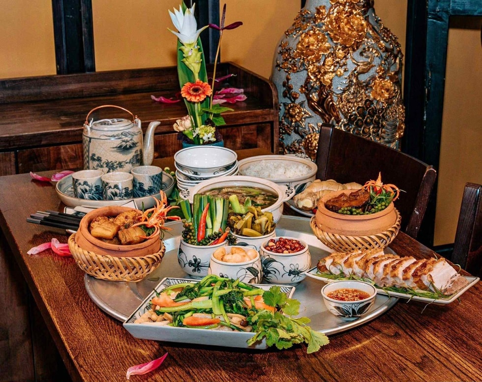 Mâm cơm Việt 1,3 triệu với canh cua, cà pháo vực dậy một nhà hàng ở Đức - 6