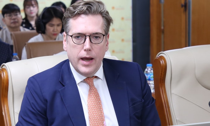 Ông Luke Treloar phát biểu tại toạ đàm. Ảnh: Duy Thông