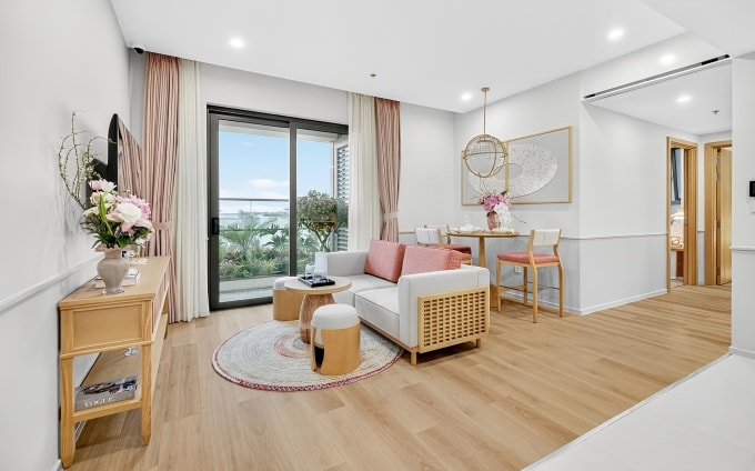 Phòng khách căn hộ mẫu 2 phòng ngủ Sun Centro Town. Ảnh: Ánh Dương