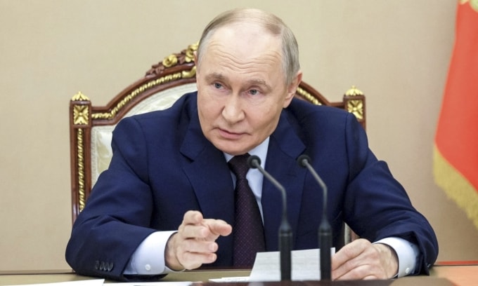 Tổng thống Vladimir Putin chủ trì cuộc họp với các thành viên Hội đồng An ninh Nga tại Moskva ngày 5/11. Ảnh: Reuters