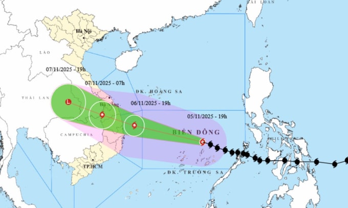 Dự báo đường đi và khu vực ảnh hưởng của bão lúc 19h ngày 5/11. Ảnh: NCHMF