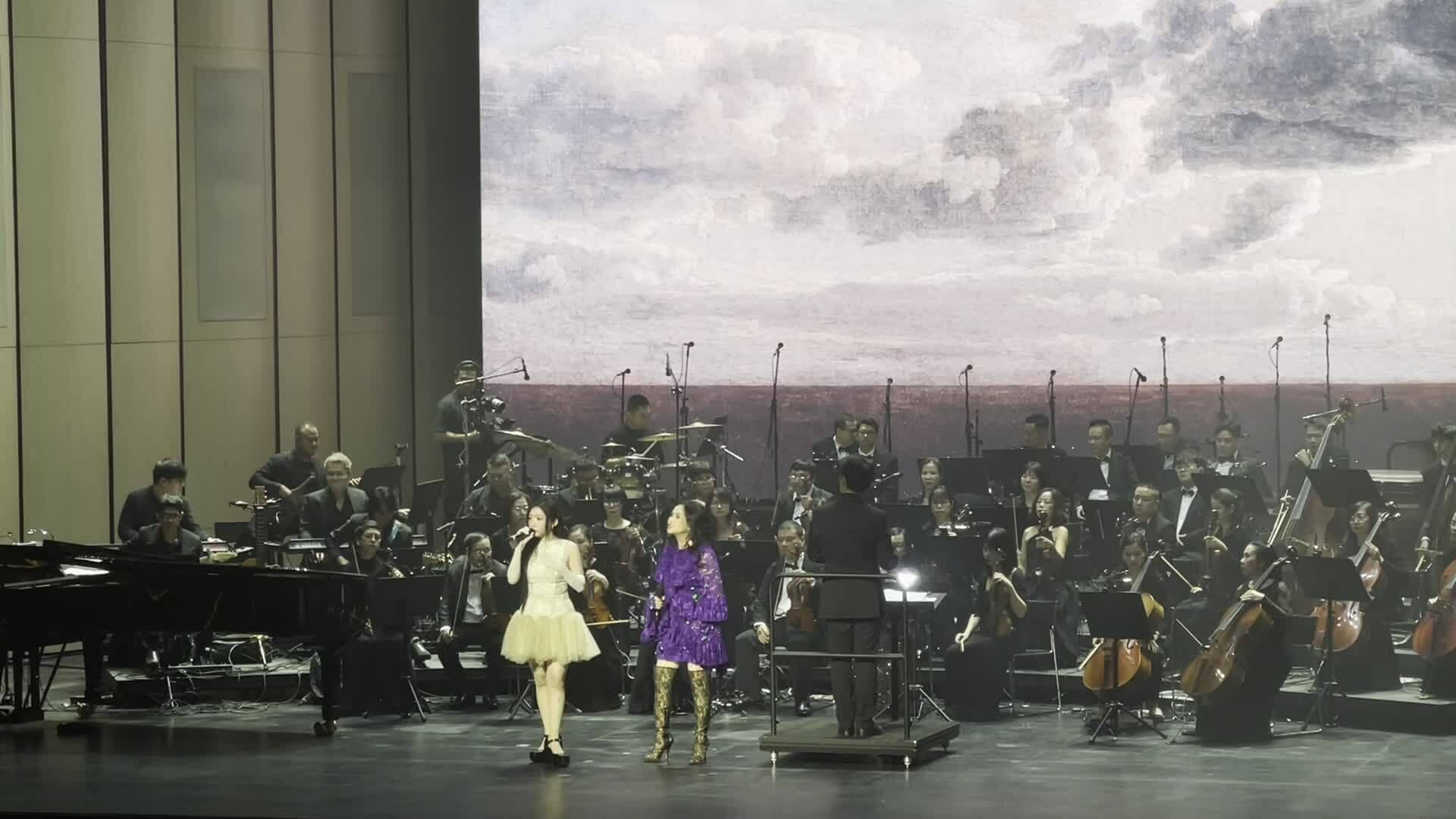 Thanh Lam song ca Orange