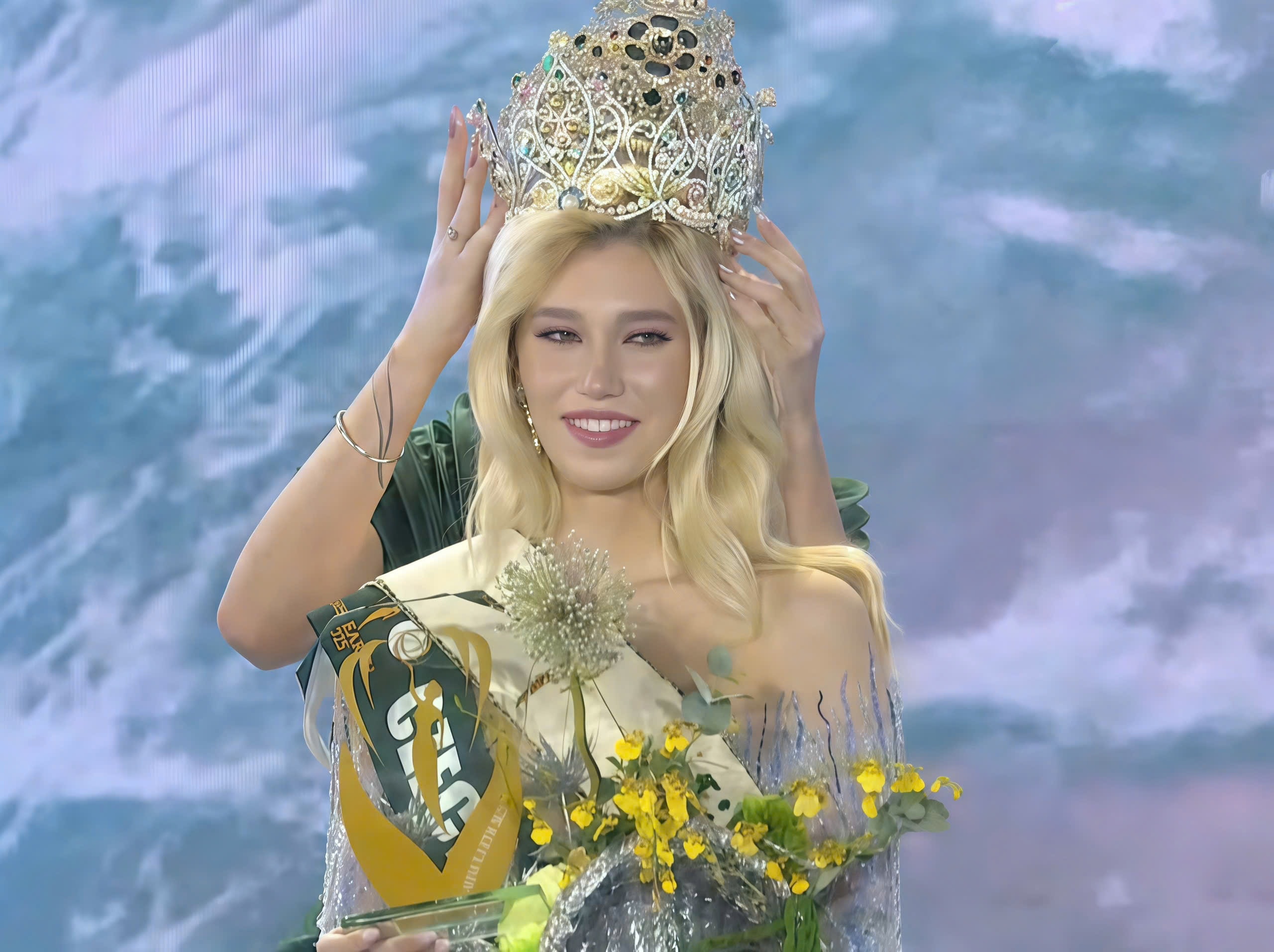 Hoa hau Trai Dat anh 1