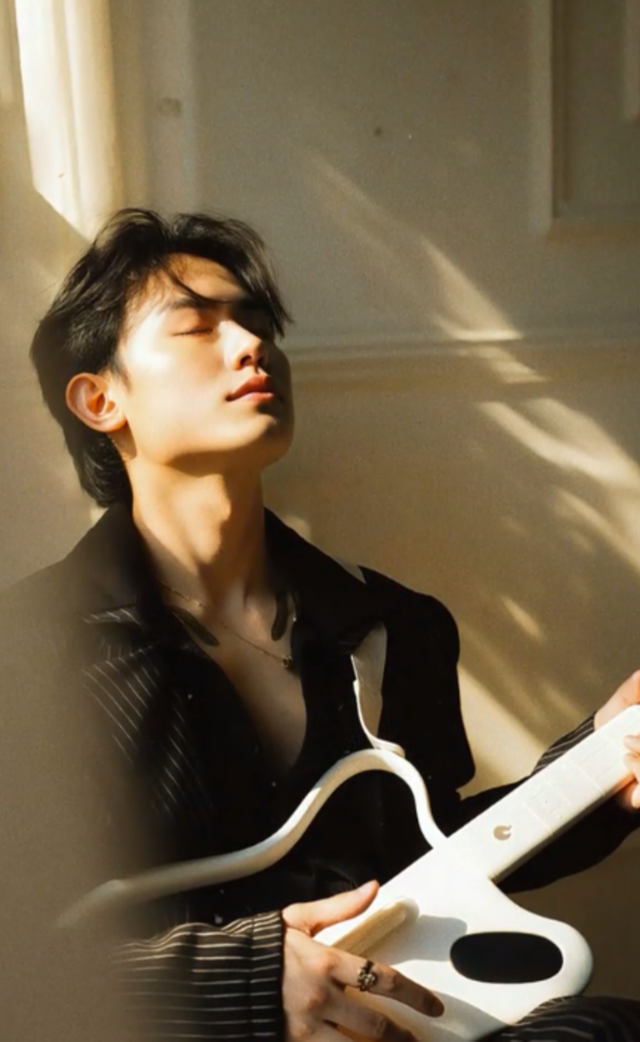 Zen Tổng: Khi một bài hát khiến người lạ mỉm cười- Ảnh 2. Zen Tổng: Khi một bài hát khiến người lạ mỉm cười- Ảnh 2.