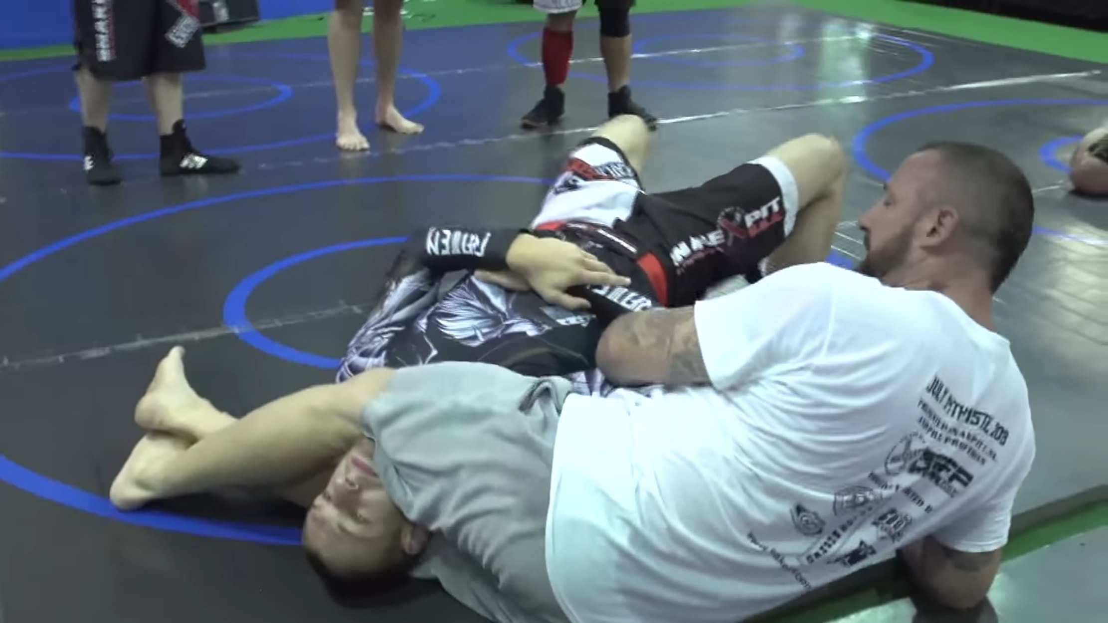 Đòn Leg Scissor giống với