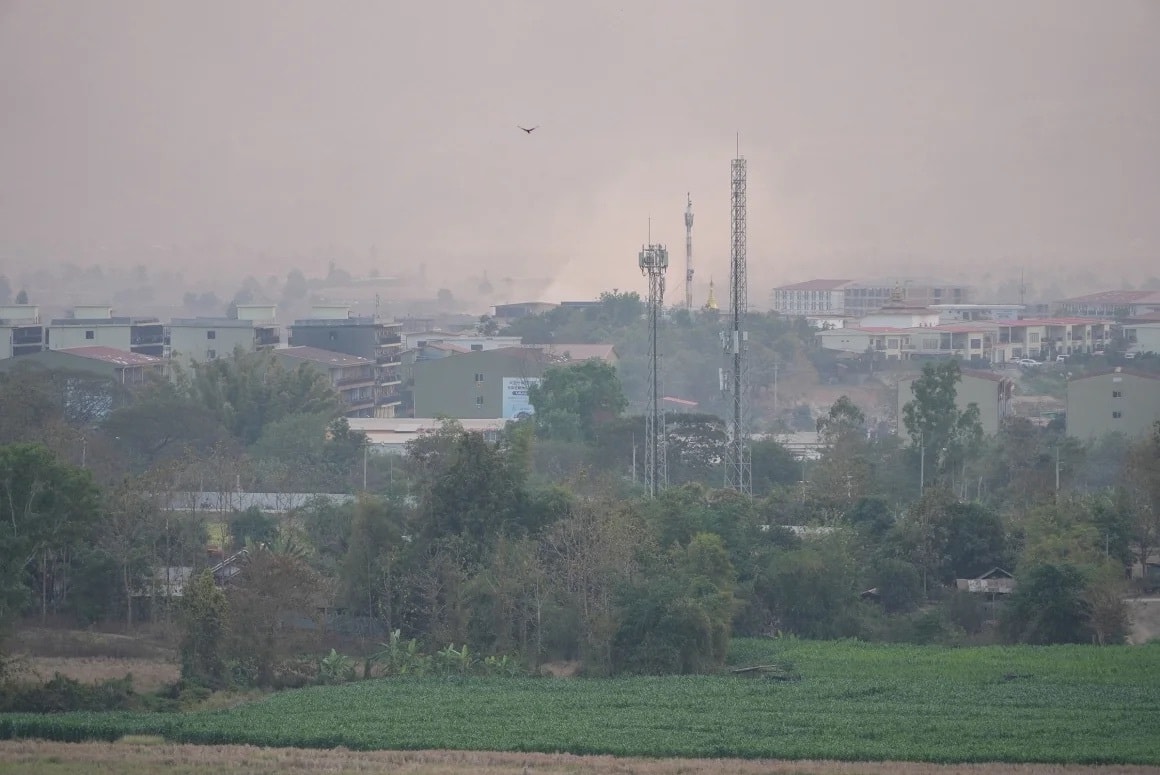 Khu phức hợp lừa đảo KK Park ở Myanmar, nhìn từ biên giới với Thái Lan hồi tháng 2. (Ảnh: Mark Phillips/CNN)