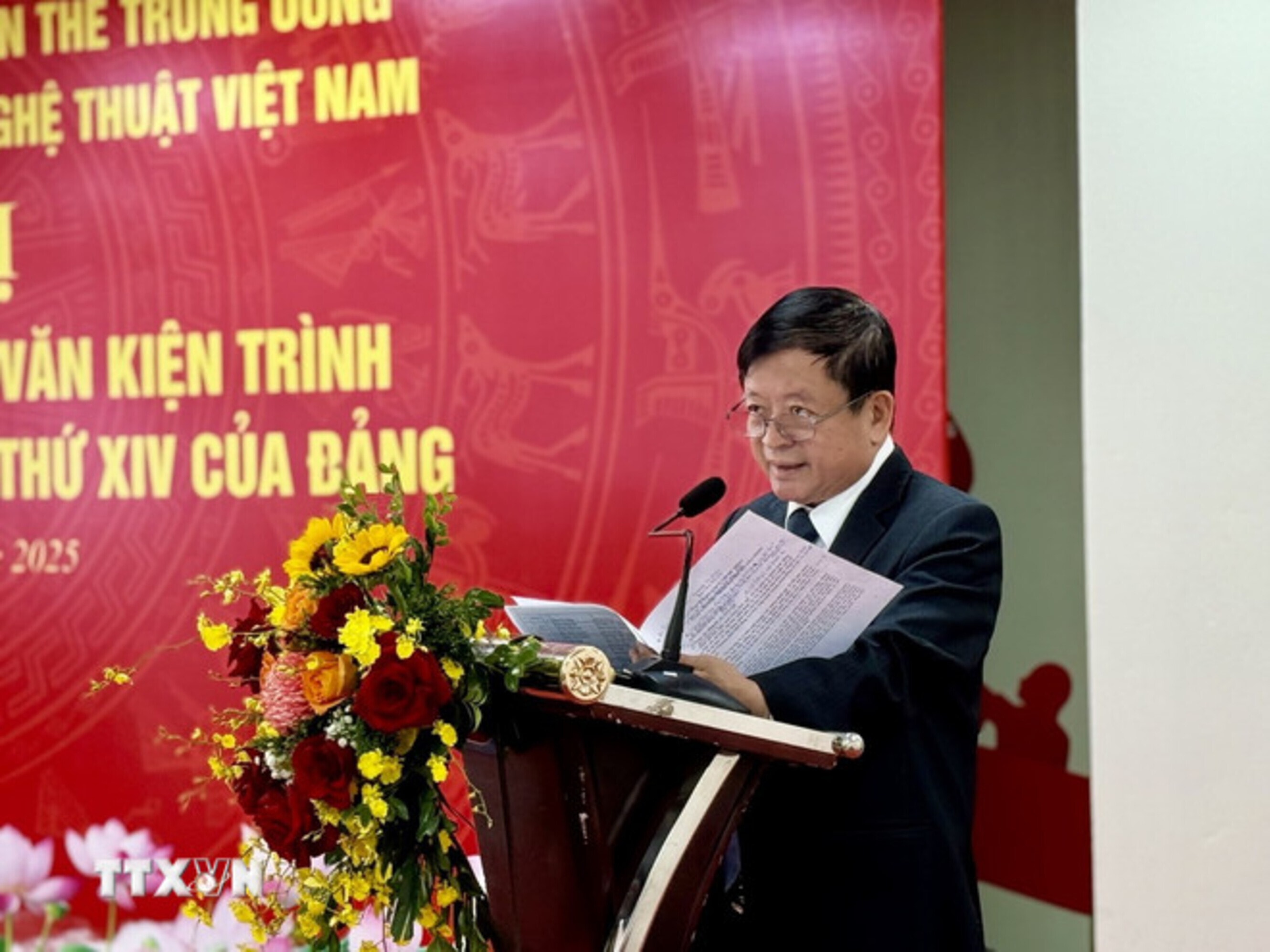 Chủ tịch Liên hiệp các Hội Văn học nghệ thuật Việt Nam Đỗ Hồng Quân phát biểu. (Ảnh: Phương Lan/TTXVN)