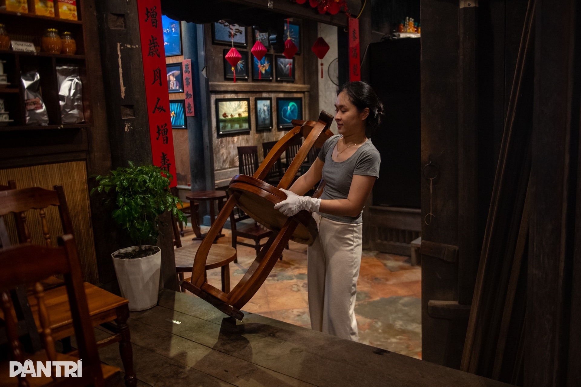 Phố cổ Hội An vắng lặng lạ thường trước bão số 13 - 8