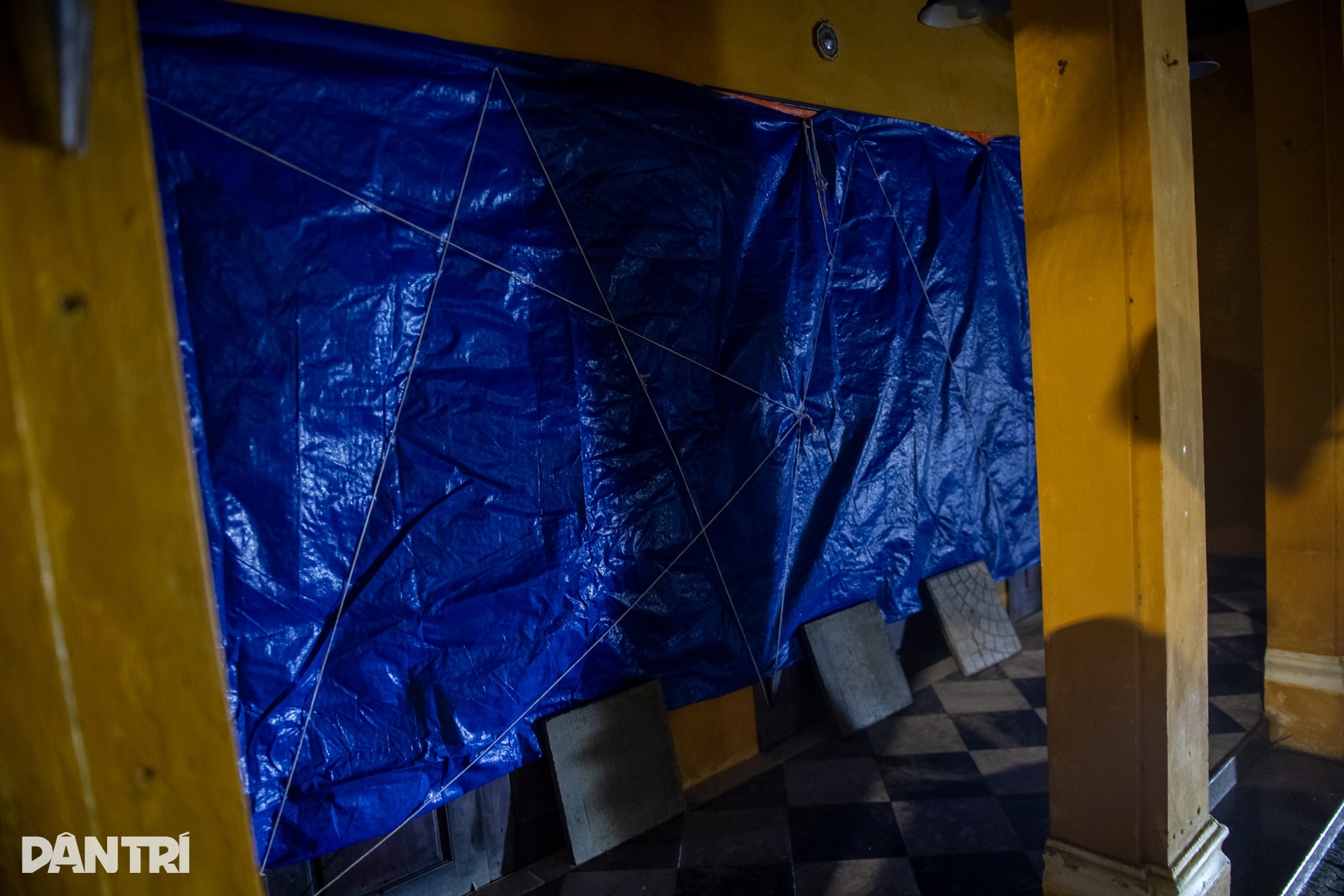 Phố cổ Hội An vắng lặng lạ thường trước bão số 13 - 5