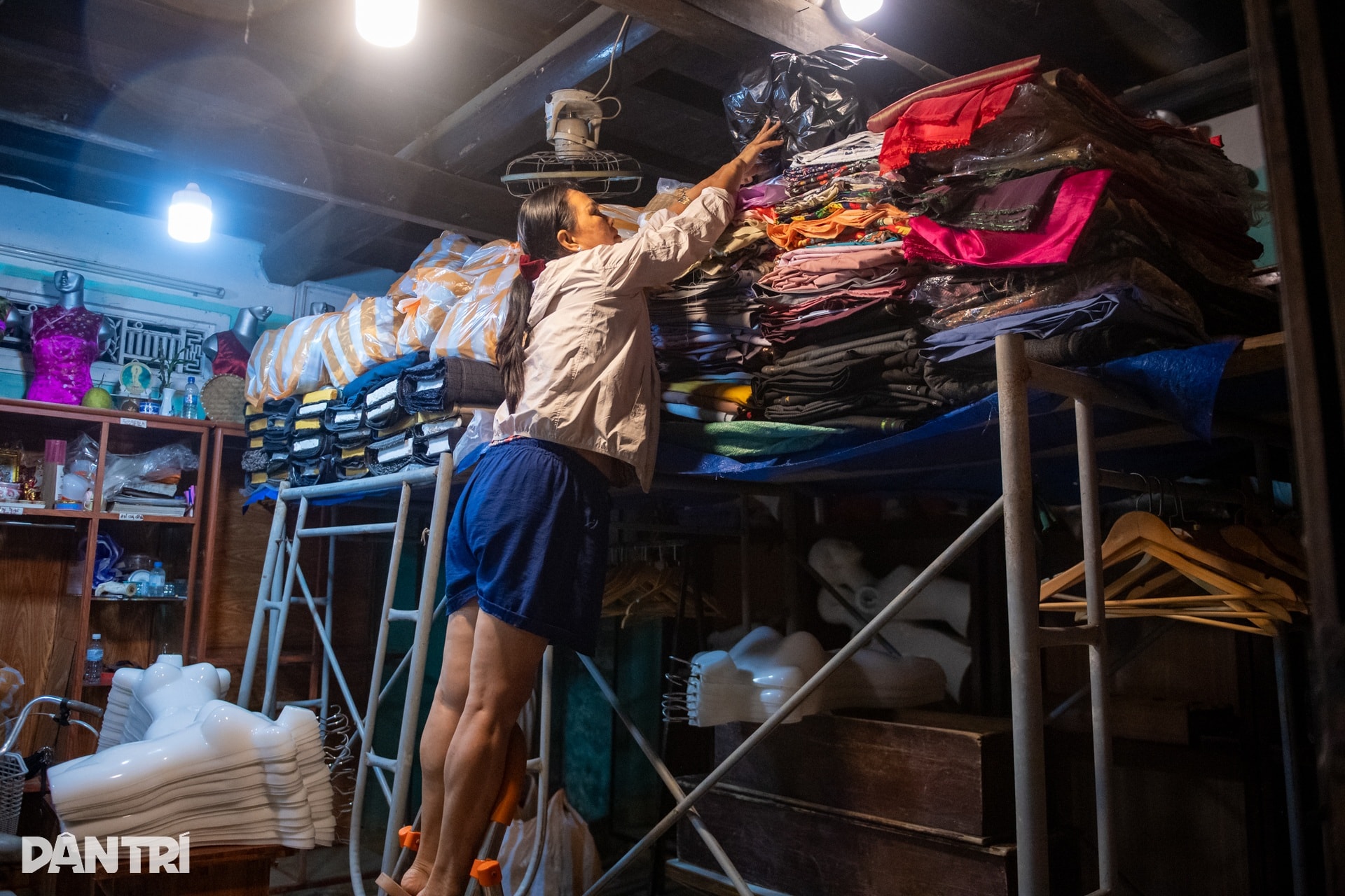 Phố cổ Hội An vắng lặng lạ thường trước bão số 13 - 10