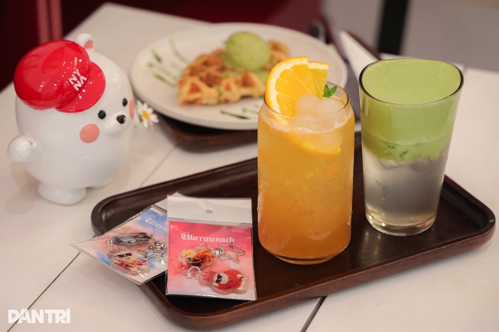 Quán cà phê ở Hà Nội gây sốt vì cho khách mặc áo hoa hồng giống G-Dragon - 6 Quán cà phê ở Hà Nội gây sốt vì cho khách mặc áo hoa hồng giống G-Dragon - 6