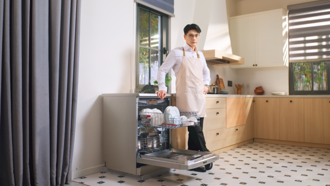 Máy rửa chén Bosch giúp Huy Trần giải phóng sức lao động. Ảnh: Bosch