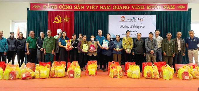 Hình ảnh trao tặng tại Cao Bằng trong chương trình Hướng về đồng bào miền Bắc. Ảnh: Lê Uyên