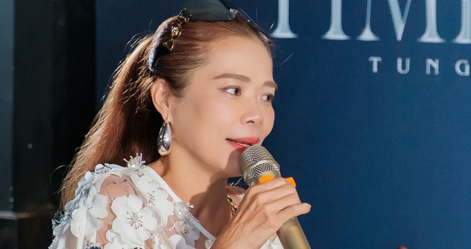 Ca sĩ Mỹ Lệ ủng hộ đàn em ra sản phẩm mới. Ảnh: Ban tổ chức cung cấp