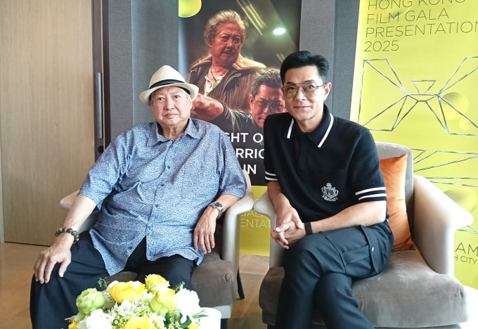 Hồng Kim Bảo (trái) và Cổ Thiên Lạc tại TP HCM chiều 6/11. Ảnh: Nghinh Xuân