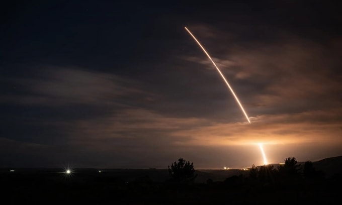 Tên lửa Minuteman III được phóng trong cuộc thử nghiệm tác chiến ngày 5/11 từ Căn cứ Lực lượng Không gian Vandenberg ở California, Mỹ. Ảnh: Space Launch Delta 30