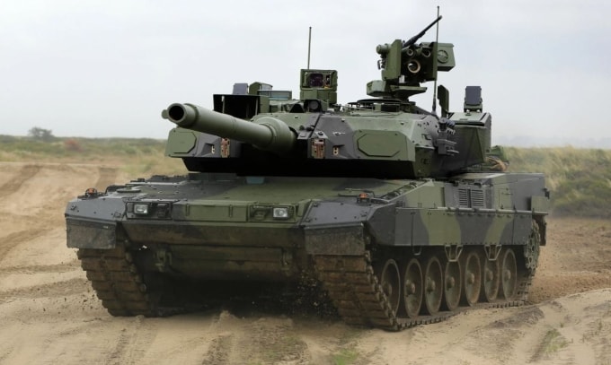 Xe tăng Leopard 2A8 trong một đợt  thử nghiệm của nhà sản xuất. Ảnh: KMW