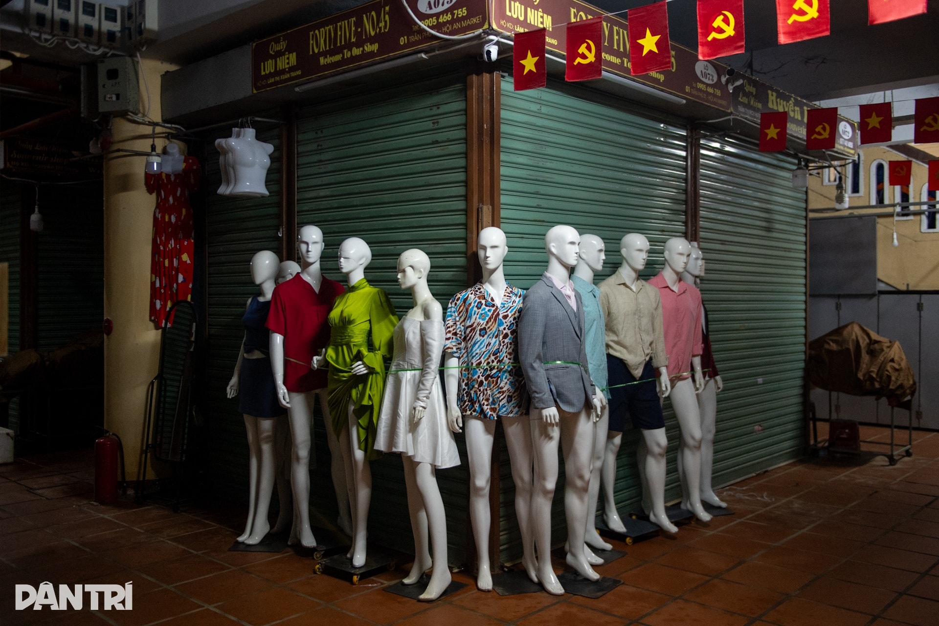 Phố cổ Hội An vắng lặng lạ thường trước bão số 13 - 3