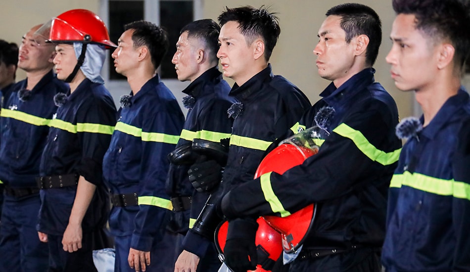 Khoảnh khắc đẹp của các sao Việt sau chữa cháy nhà kho