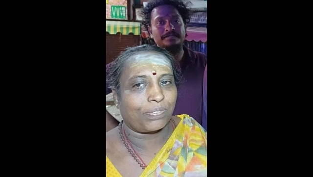 Đang đi bộ, người phụ nữ nhặt được bao tải chứa đầy tiền mặt - Ảnh 1.