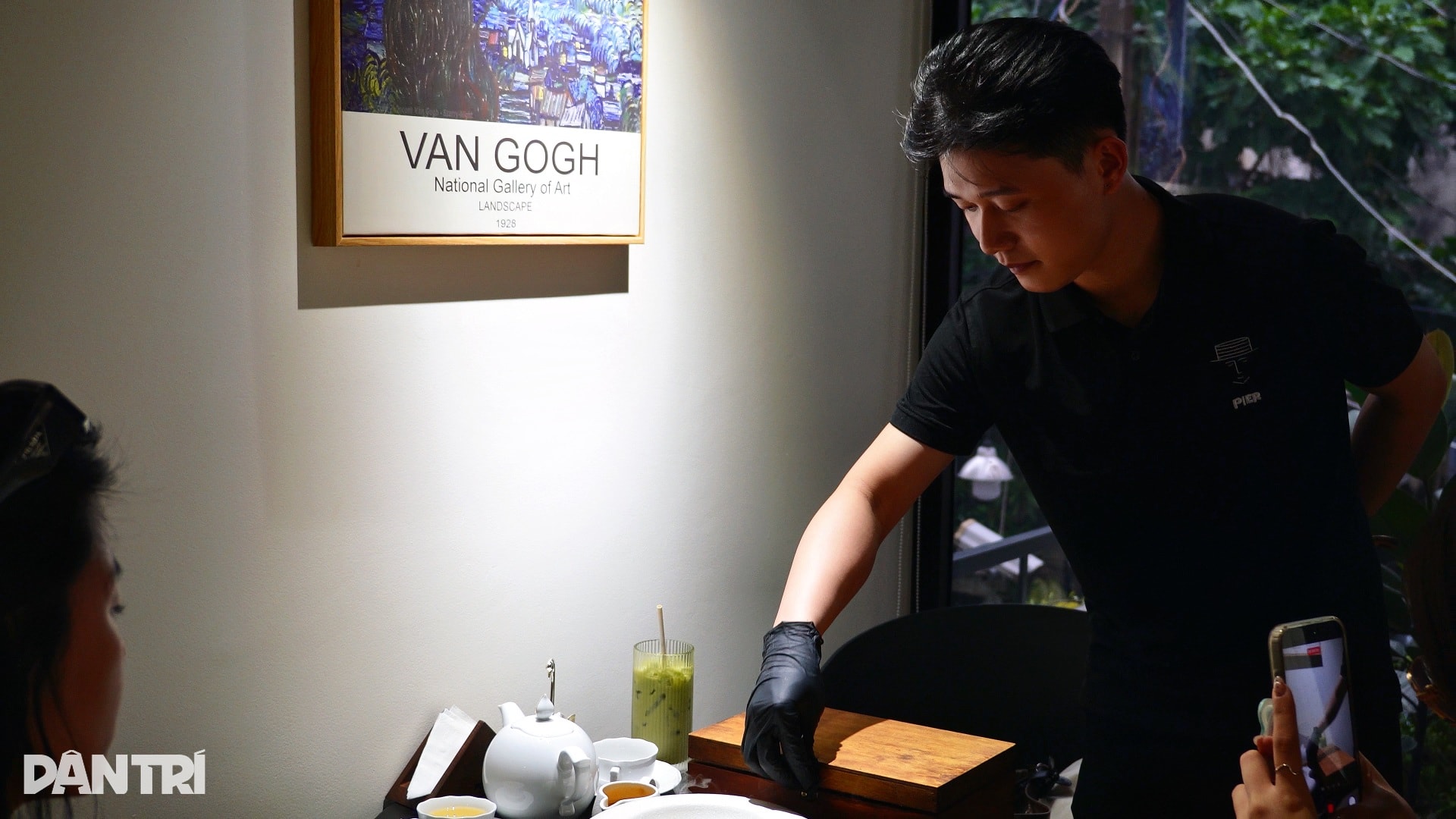 Tiệm bánh TPHCM gây sốt vì món núi lửa phun trào, có loại chỉ 5 phần/ngày - 3