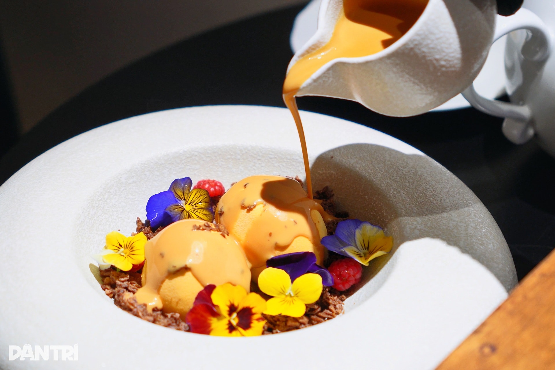 Tiệm bánh TPHCM gây sốt vì món núi lửa phun trào, có loại chỉ 5 phần/ngày - 12