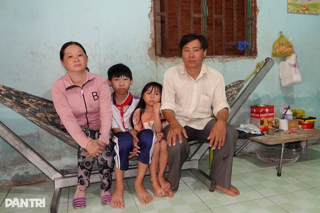 Mẹ bó rau thuê, cha phụ hồ nuôi con trai bị thận hư từ lúc 1 tuổi - 1 Mẹ bó rau thuê, cha phụ hồ nuôi con trai bị thận hư từ lúc 1 tuổi - 1